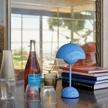 Lade das Bild in den Galerie-Viewer, Flowerpot VP9 Verner Panton 1968 - Swim Blue