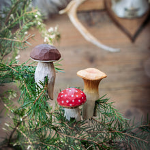 Lade das Bild in den Galerie-Viewer, Wooden Christmas Tree Ornament - Penny Bun
