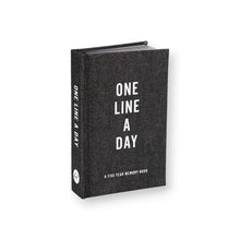 Lade das Bild in den Galerie-Viewer, Black Canvas One Line a Day - A Five-Year Memory Book