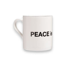Lade das Bild in den Galerie-Viewer, Yoko Ono - PEACE is POWER Becher