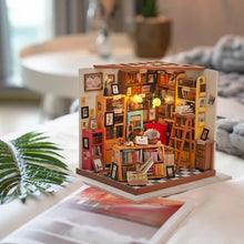 Lade das Bild in den Galerie-Viewer, Sam's Study - Rolife DIY Miniature Dollhouse