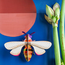 Lade das Bild in den Galerie-Viewer, Honey Bee