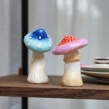 Lade das Bild in den Galerie-Viewer, Magic Mushroom - Salt & Pepper Shakers