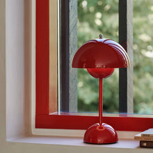 Lade das Bild in den Galerie-Viewer, Flowerpot VP9 Verner Panton 1968 - Vermilion Red