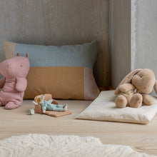 Lade das Bild in den Galerie-Viewer, Bunny Plush (Medium - Cream peach)