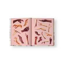 Lade das Bild in den Galerie-Viewer, Extraordinary Things - Sticker Book