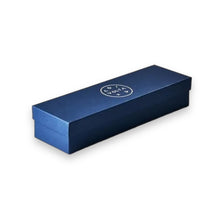 Lade das Bild in den Galerie-Viewer, Standing Mobile - Galapagos