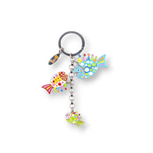 Lade das Bild in den Galerie-Viewer, Yayoi Kusama - Fish Multicolor Key Ring