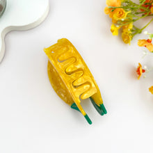 Lade das Bild in den Galerie-Viewer, Yellow Lemon Acetate Fruit - Hair Claw Clip