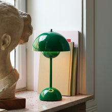 Lade das Bild in den Galerie-Viewer, Flowerpot VP9 Verner Panton 1968 - Signal Green