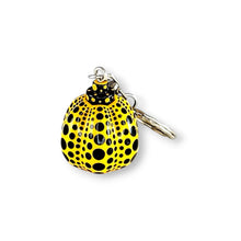 Lade das Bild in den Galerie-Viewer, Yayoi Kusama - Pumpkin Charm Key Ring (Yellow)
