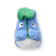 Lade das Bild in den Galerie-Viewer, Totoro with Leaf - My Neighbor Totoro