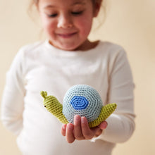 Lade das Bild in den Galerie-Viewer, Crochet Rattle Snail