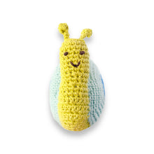 Lade das Bild in den Galerie-Viewer, Crochet Rattle Snail