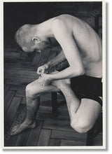 Lade das Bild in den Galerie-Viewer, Gebrüder Kölnig Postkartenverlag - Wolgang Tillmans: Anders pulling a splinter from his foot