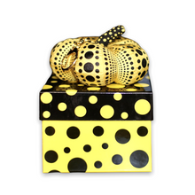 Lade das Bild in den Galerie-Viewer, Yayoi Kusama - Pumpkin Mascot