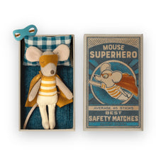 Lade das Bild in den Galerie-Viewer, Superheldmaus in Streichholzschachtel
