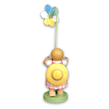 Lade das Bild in den Galerie-Viewer, Mädchen mit Stiefmütterchen - Wend & Kühn