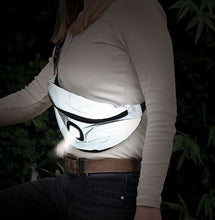 Lade das Bild in den Galerie-Viewer, Reflektierende LED-Bauchtasche mit USB
