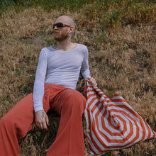 Lade das Bild in den Galerie-Viewer, Recycled Bag - Louise Bourgeois (Red)