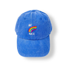 Lade das Bild in den Galerie-Viewer, David Shrigley - Be Nice - Cap
