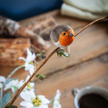 Lade das Bild in den Galerie-Viewer, Hand-Carved Christmas Ornament - Robin
