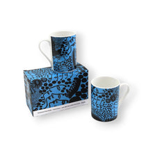 Lade das Bild in den Galerie-Viewer, Yayoi Kusama - Late-Night Chat Is Filled With Dreams - Mug Set
