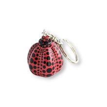 Lade das Bild in den Galerie-Viewer, Yayoi Kusama - Pumpkin Charm Key Ring (Red)
