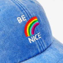 Lade das Bild in den Galerie-Viewer, David Shrigley - Be Nice - Cap
