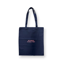 Lade das Bild in den Galerie-Viewer, Maurizio Cattelan. Cttln - Stofftasche
