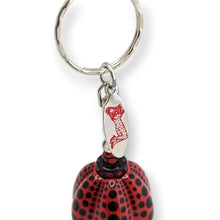 Lade das Bild in den Galerie-Viewer, Yayoi Kusama - Pumpkin Charm Key Ring (Red)

