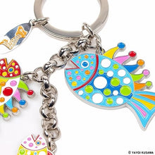 Lade das Bild in den Galerie-Viewer, Yayoi Kusama - Fish Multicolor Key Ring
