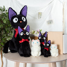 Lade das Bild in den Galerie-Viewer, Plush Jiji Trinket (M) - Kiki’s Delivery Service
