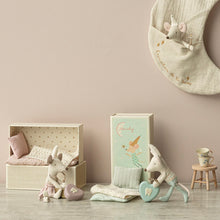 Lade das Bild in den Galerie-Viewer, Tooth Fairy Mouse - Little Sister in Matchbox
