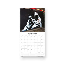 Lade das Bild in den Galerie-Viewer, Banksy 2026 – Wandkalender
