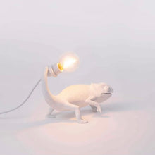 Lade das Bild in den Galerie-Viewer, Chameleon Lamp
